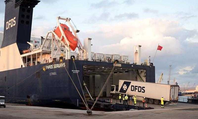 النقل : الخط الملاحي الرورو يوفر مميزات عديدة لنقل الحاصلات الزراعية والخضروات سريعة التلف إلى إيطاليا ومنها إلى أوروبا والعكس