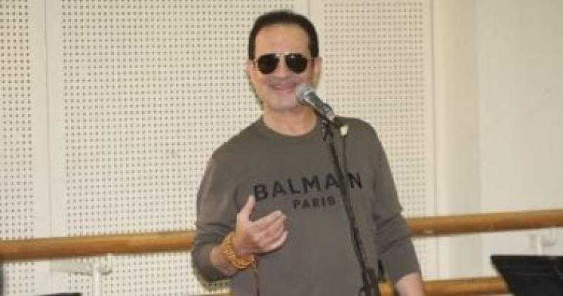 محمد ثروت يختتم بروفات حفلته المنتظرة بمهرجان الموسيقى العربية