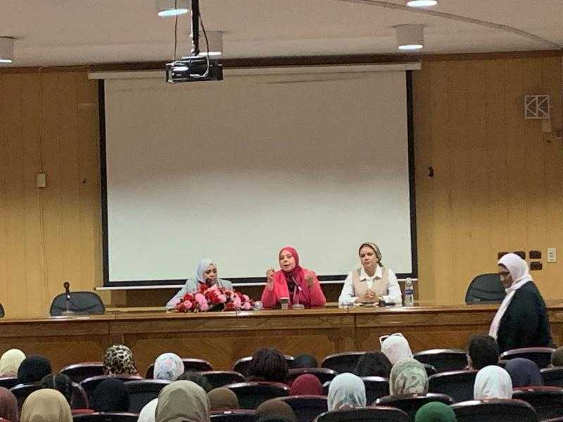 كلية الألسن بجامعة عين شمس تنظم ندوة بعنوان إدارة الضغوط والسلامة النفسية