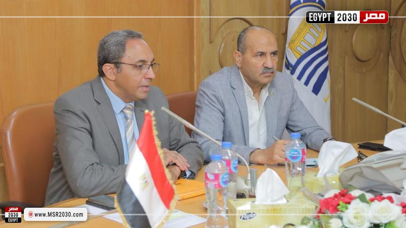 محافظ قنا