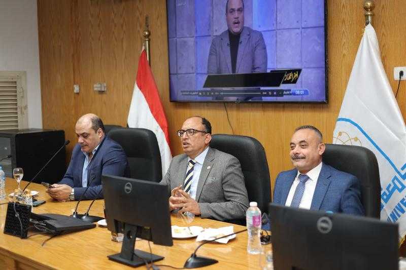 جامعة حلوان تنظم لقاء توعوي حول الحرب الإعلامية والدعاية الرقمية للعاملين