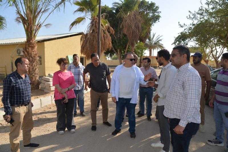 محافظ أسيوط يتابع تطوير مشروعات الإنتاج الحيواني بعرب مطير والعوامر