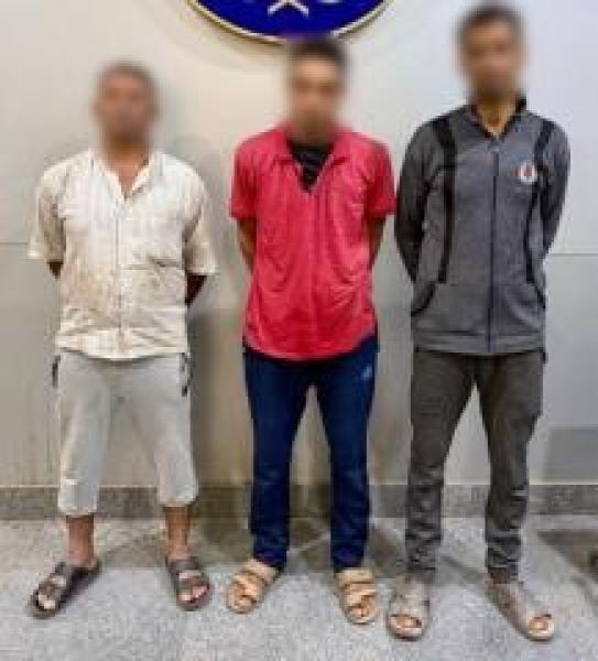 ضبط 3 أشخاص عذبوا كلبًا وسحلوه بالقليوبية بعد تداول فيديو