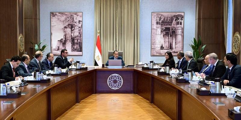 رئيس الوزراء يلتقي الرئيس التنفيذي لشركة ”أكوا باور” السعودية