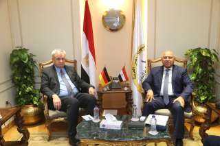 وزير الصناعة والنقل يبحث مع سفير ألمانيا بالقاهرة سبل تعزيز التعاون المشترك في مجالي الصناعة والنقل