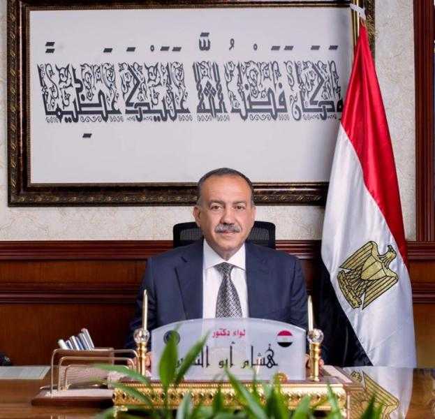 محافظ أسيوط : دعم الرحلة الجوية الأسبوعية بين القاهرة وأسيوط بتوفير أتوبيس مكيف للمسافرين ووجبة مجانية على متن الطائرة