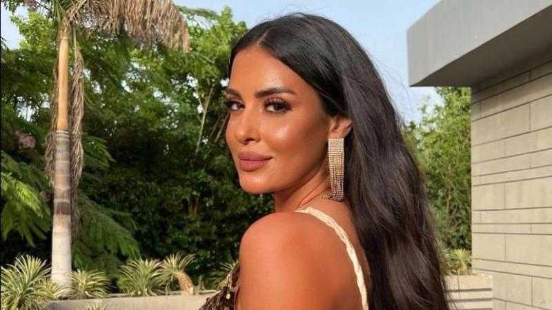 ميرنا نور الدين تتألق بإطلالة لافتة