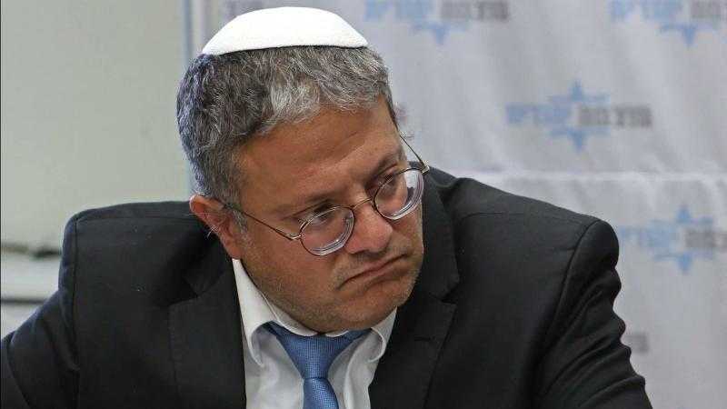 بن غفير ييتباهى بإهانة بالأسرى الفلسطينيين