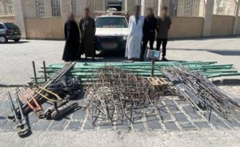 ضبط 4 أشخاص لسرقة المواقع الإنشائية بأسلوب ”المغافلة” بالتجمع الأول