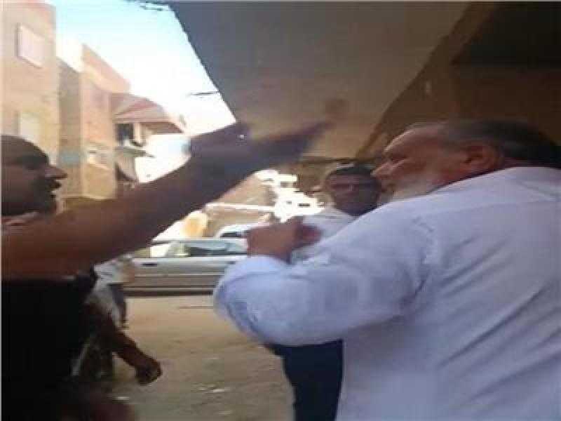 بعد واقعة «صفع مسن بالسويس».. لماذا تتراجع الأخلاق في عصر السوشيال ميديا؟.. خبيرة توضح