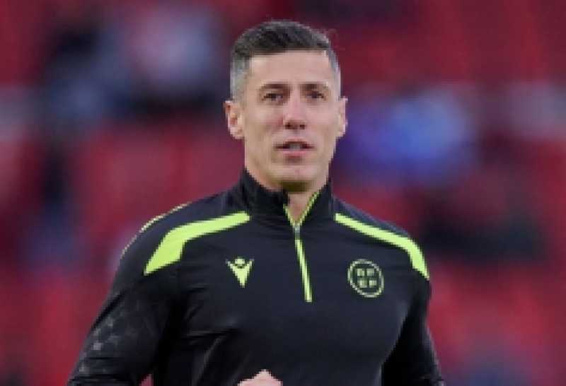 الكشف عن حكم الكلاسيكو بين برشلونة وريال مدريد