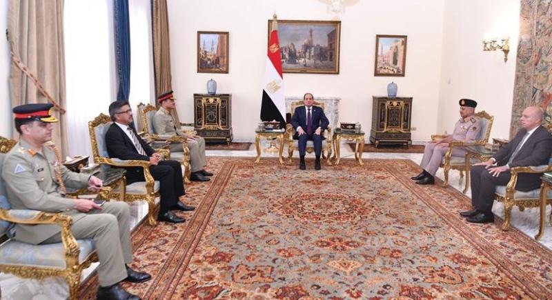 السيسي يستقبل رئيس أركان القوات البرية الباكستانية بقصر الاتحادية