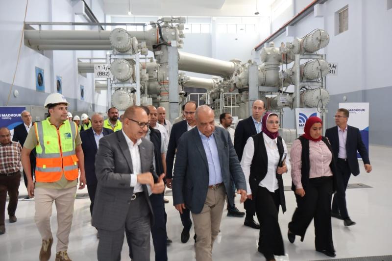 وزير الكهرباء يتفقد محطة محولات عيون موسى ويتابع مستجدات توفير التيار للمشروعات الزراعية
