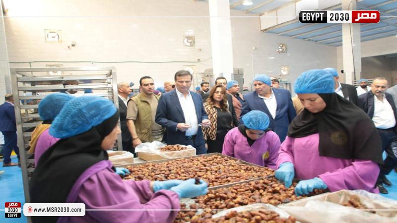 وزيرا التنمية المحلية والزراعة يتفقدان مشروع الإنتاج الحيواني ومجمع تمور الوادي الجديد