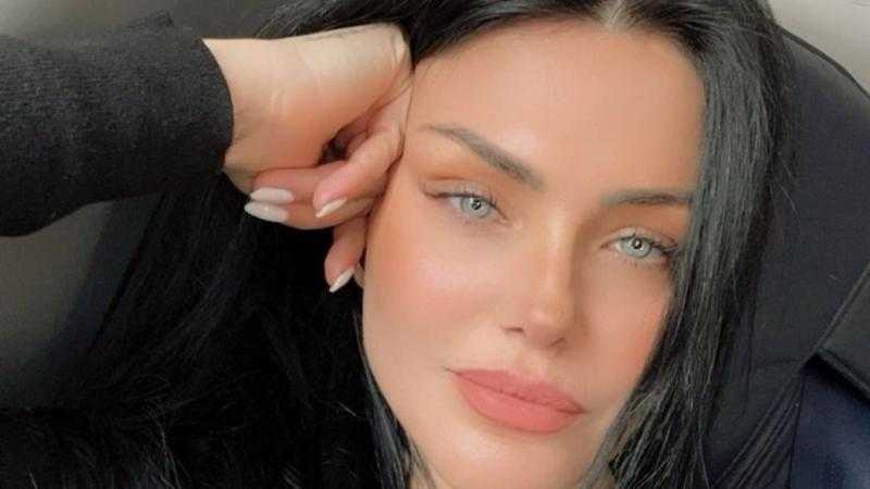 دارين حداد تعلن زواجها وتثير فضول المتابعين بإخفاء وجه زوجها دارين حداد تعلن زواجها وتثير فضول المتابعين بإخفاء وجه زوجها