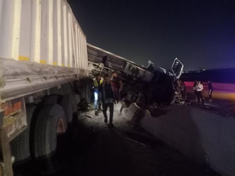 مصرع شخصين وإصابة 42 آخرين في حادث مروع بطريق السويس