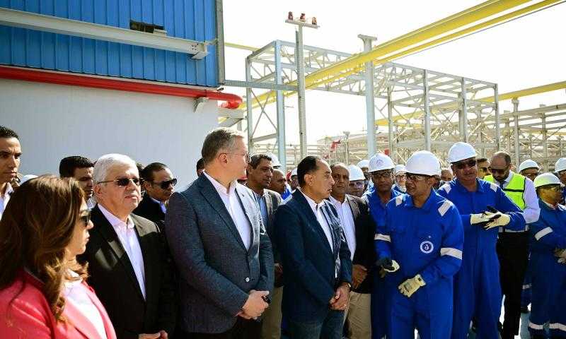 رئيس الوزراء يفتتح مشروع استرجاع الغازات بشركة ”النصر للبترول” بالسويس