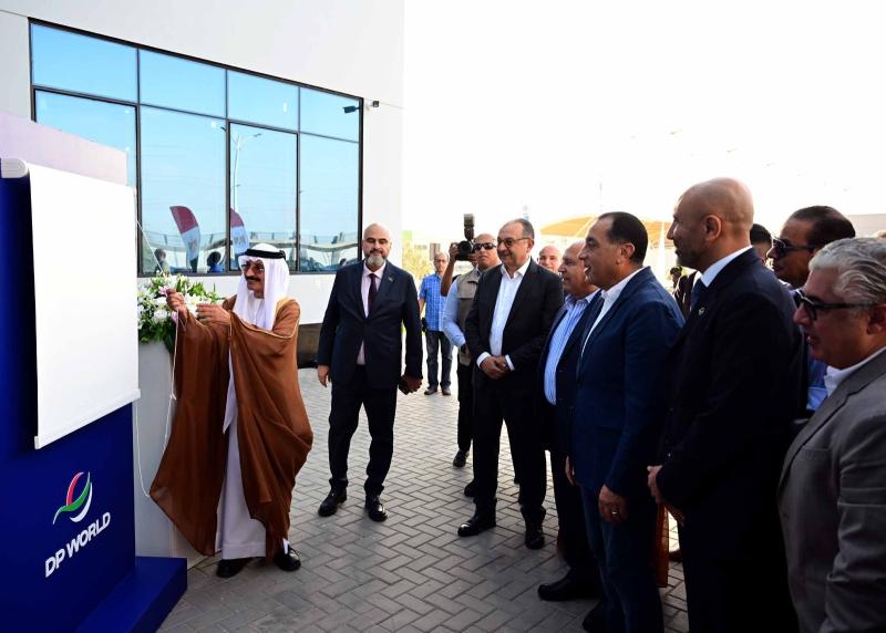 مدبولي يفتتح موانئ دبي العالمية «مصر للخدمات اللوجستية» في ختام جولته بالسخنة