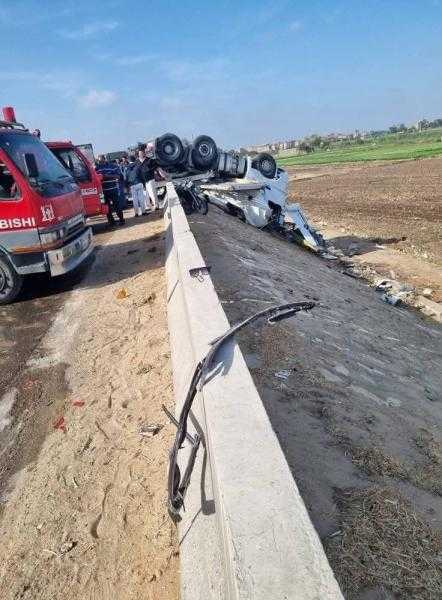 إصابة 11 طالبة ومدرسة في انقلاب سيارة بالقليوبية