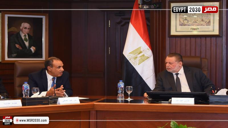 محافظ البنك المركزي ووزير الخارجية