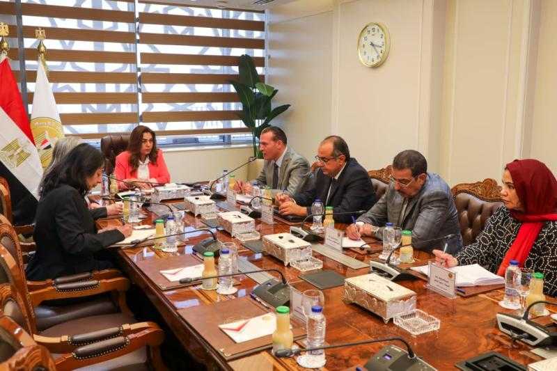 «منال عوض» تستعرض نتائج برنامج التنمية المحلية بصعيد مصر وجهود خلق فرص العمل