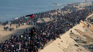 انهيار جدار على نازحين قرب ميناء غزة انهيار جدار على نازحين قرب ميناء غزة