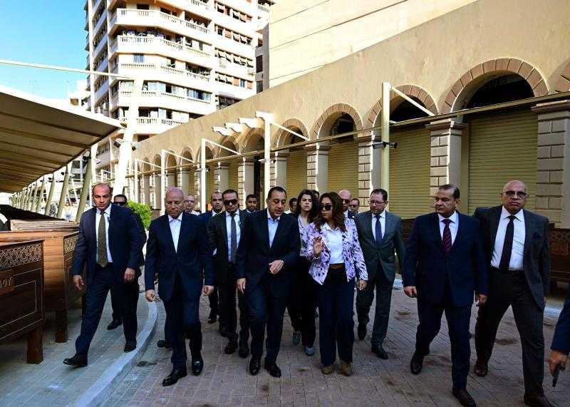 مدبولي يجري جولة تفقدية بمشروع تطوير سوق العتبة الحضاري