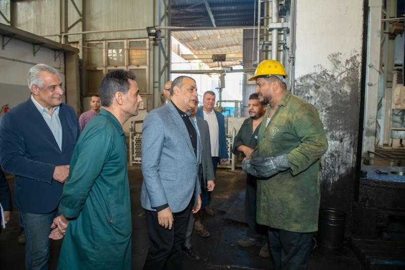 وزير الدولة للإنتاج الحربي يتفقد مصنع ”99 الحربي” بحلوان