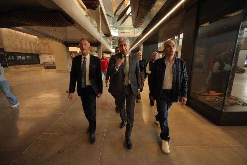 اللمسات الأخيرة.. استعدادات مكثفة تمهيدًا لافتتاح المتحف المصري الكبير