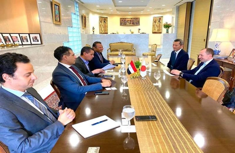 سفير مصر في طوكيو يبحث مع قيادات شركة ”توريشيما” تعزيز استثماراتها بالمنطقة الاقتصادية لقناة السويس