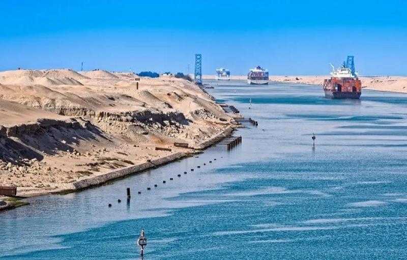 قناة السويس: نجاح جهود الإنقاذ البحري في التعامل مع حادث جنوح ناقلة نفط.. وانتظام الملاحة بالاتجاهين