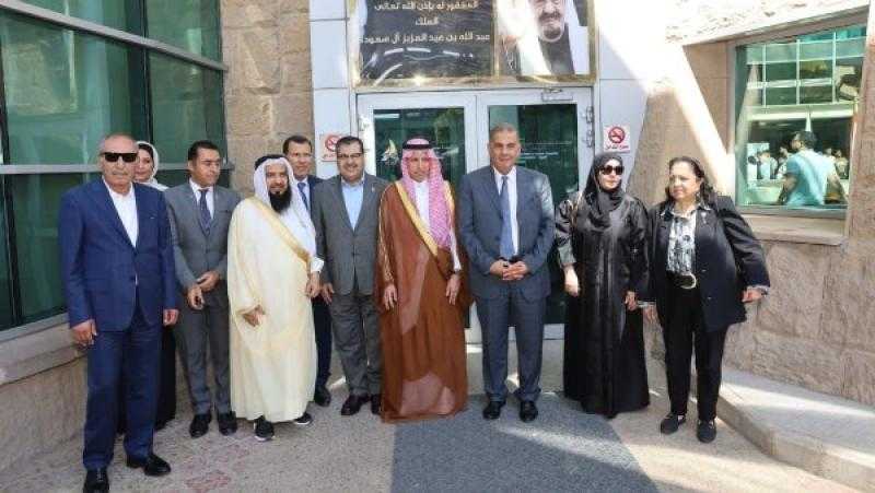 وفد من البرلمان العربي يزور مستشفى سرطان الأطفال