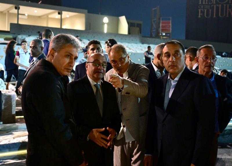 بتكليف من الرئيس السيسي.. مدبولي يتابع تجهيزات افتتاح المتحف المصري الكبير