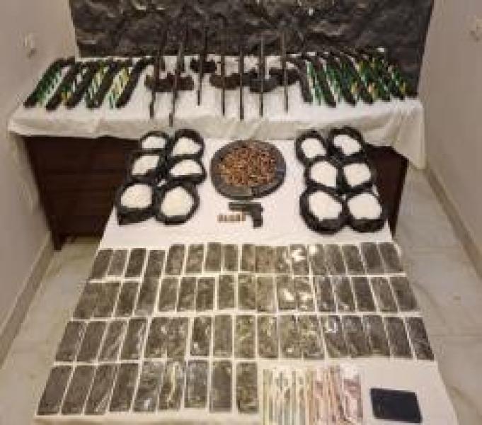 مصرع عنصر جنائي شديد الخطورة وضبط بؤر لمروجى المخدرات والأسلحة في محافظات متعددة