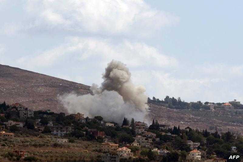 الاحتلال الإسرائيلي يشن غارات جنوب لبنان بزعم استهداف بنية تابعة لحزب الله