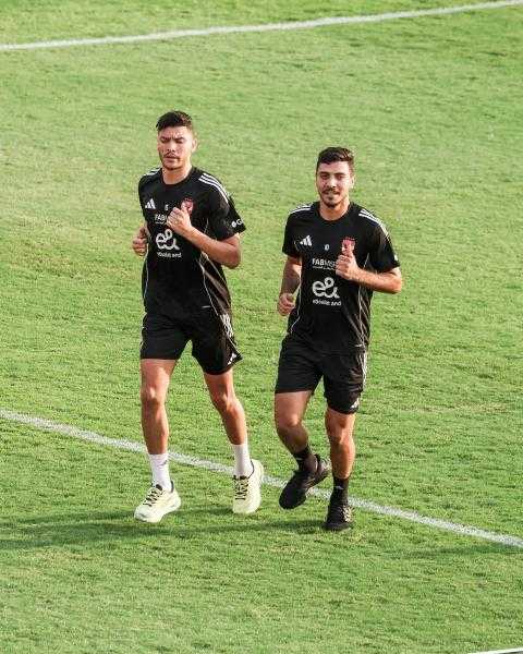 أشرف داري يتمسك بالأهلي رغم العروض.. وموعد عودته للتدريبات يقترب