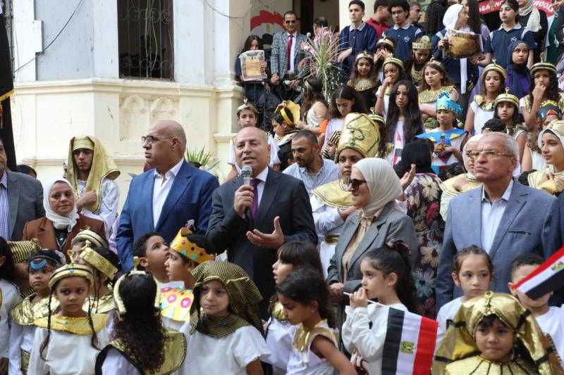 محافظ القاهرة طلاب مدرسة قصر الدوبارة الرسمية فعاليات الطابور المدرسي