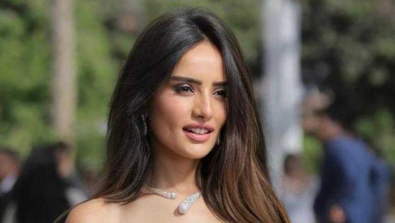 زينة تطل على جمهورها بمسلسل ”ورد وشوكولاتة”