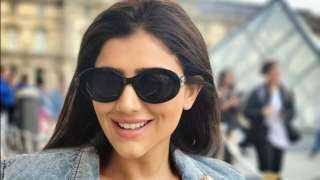 ”حب الطفولة” مي عمر تعبر عن حبها للأهرامات ”حب الطفولة” مي عمر تعبر عن حبها للأهرامات