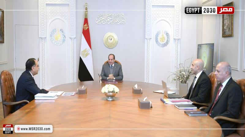 السيسي خلال لقاء سابق مع رئيس الوزراء ووزير التعليم