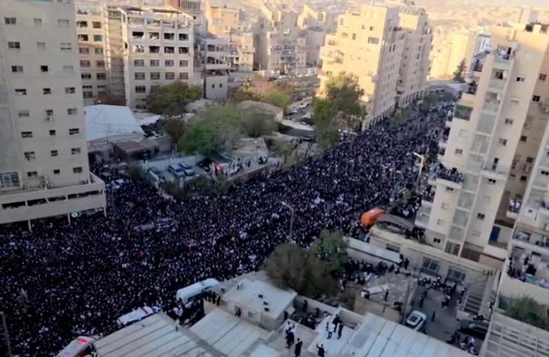 الآلاف من اليهود الحريديم يحتجون في القدس على التجنيد في الجيش الإسرائيلي