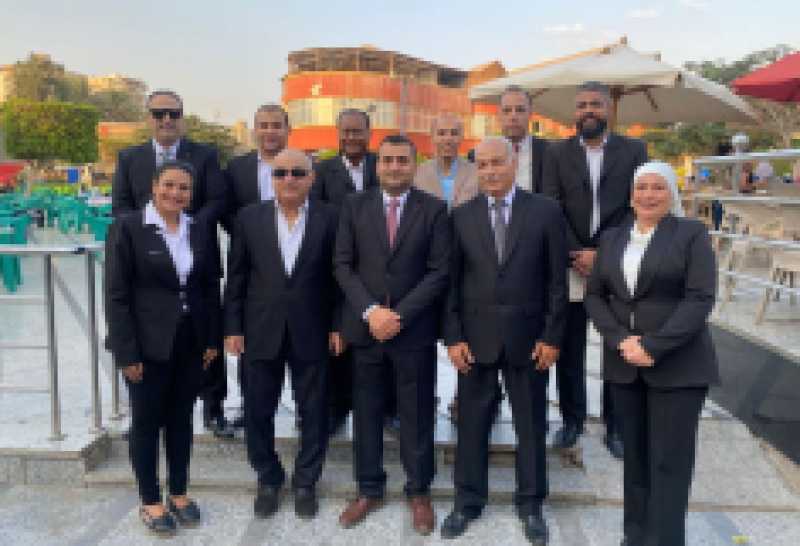 قائمة أحمد الأحمر تتقدم بأوراق الترشح لانتخابات نادي النصر