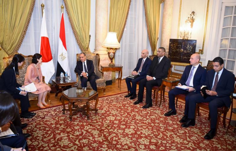 وزير الخارجية ومبعوثة رئيسة الوزراء اليابانية
