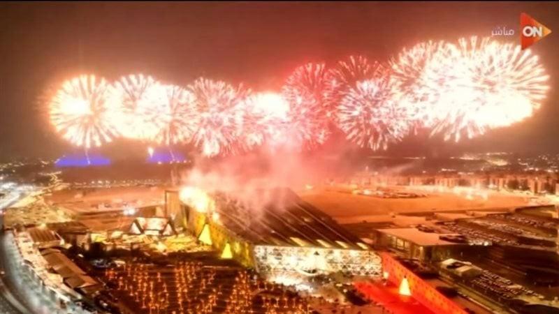 أحمد عصام يخطف الأنظار بعروض الألعاب النارية في افتتاح المتحف المصري الكبير