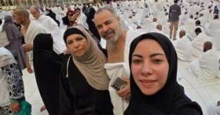 صبحى خليل وزوجته وابنته يؤدون مناسك العمرة صبحى خليل وزوجته وابنته يؤدون مناسك العمرة