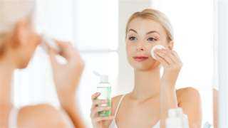 طريقة فعالة لإزالة المكياج من البشرة