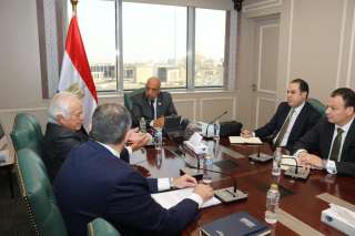وزير الكهرباء يبحث مع رئيس «كوبولوزيس» مستجدات مشروع الربط الكهربائي المصري اليوناني