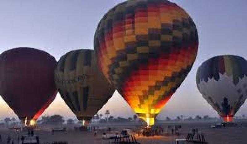 إلغاء تحليق رحلات البالون بسماء الأقصر بسبب شدة الرياح
