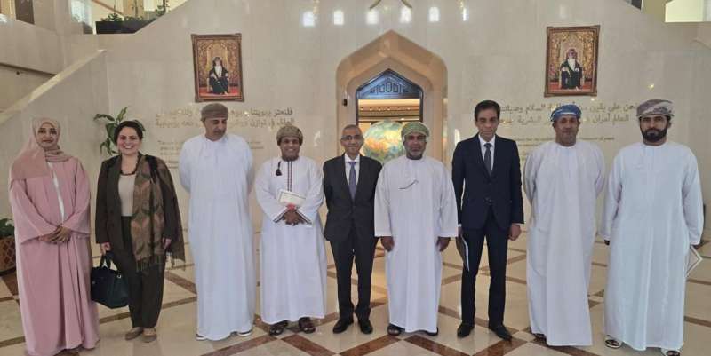 مساعد وزير الخارجية المصري يزور مسقط لبحث أوضاع الجالية مع سلطنة عُمان