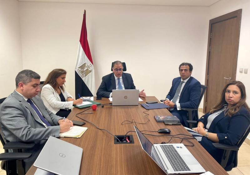 نائب وزير الخارجية يلتقي مجموعة من الشباب المصريين الدارسين بالخارج